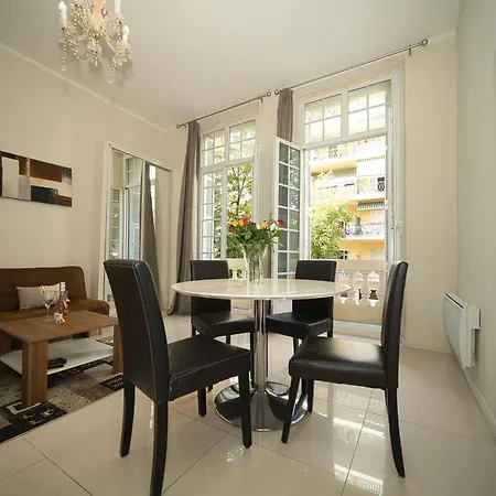 Stylish 1-bedroom Minutes From Beach&promenade Apartmán *