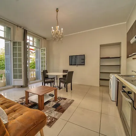 Stylish 1-bedroom Minutes From Beach&promenade