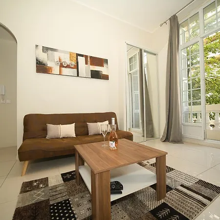 Apartmán Stylish 1-bedroom Minutes From Beach&promenade